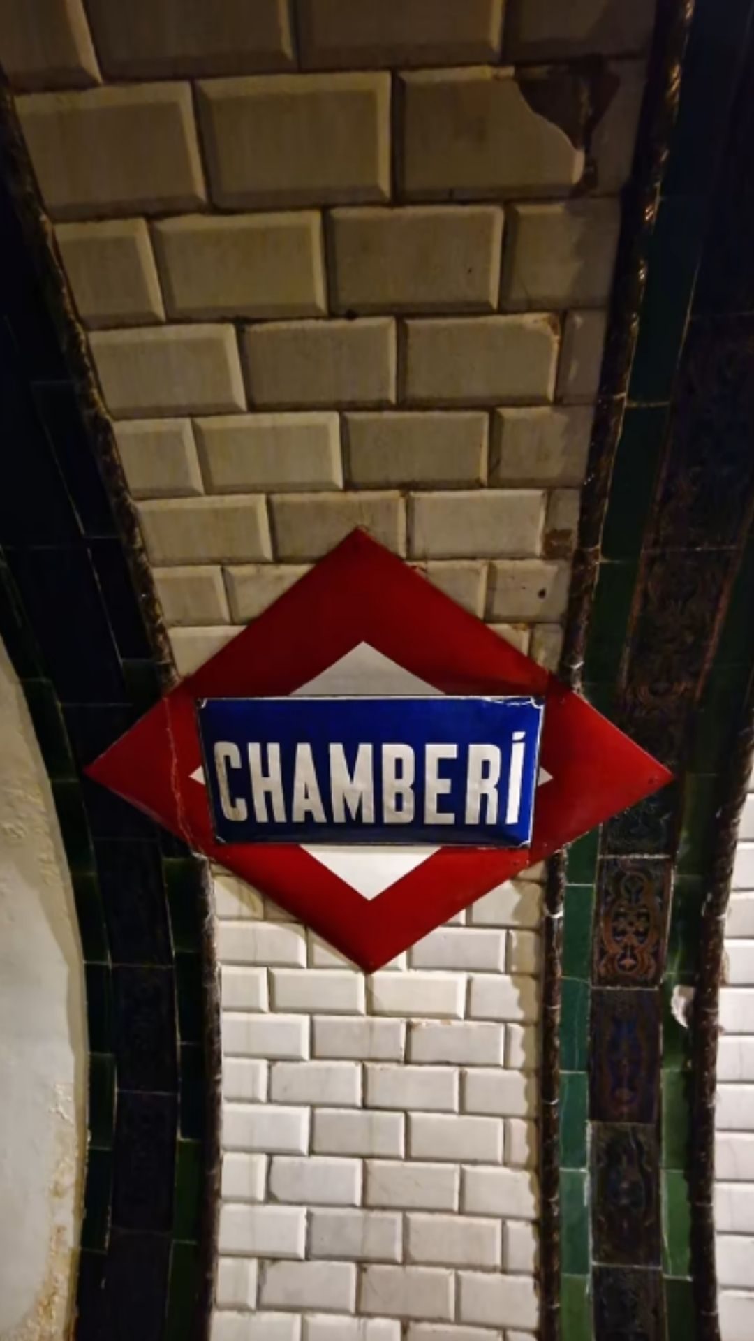 Letrero · Estación de Chamberí